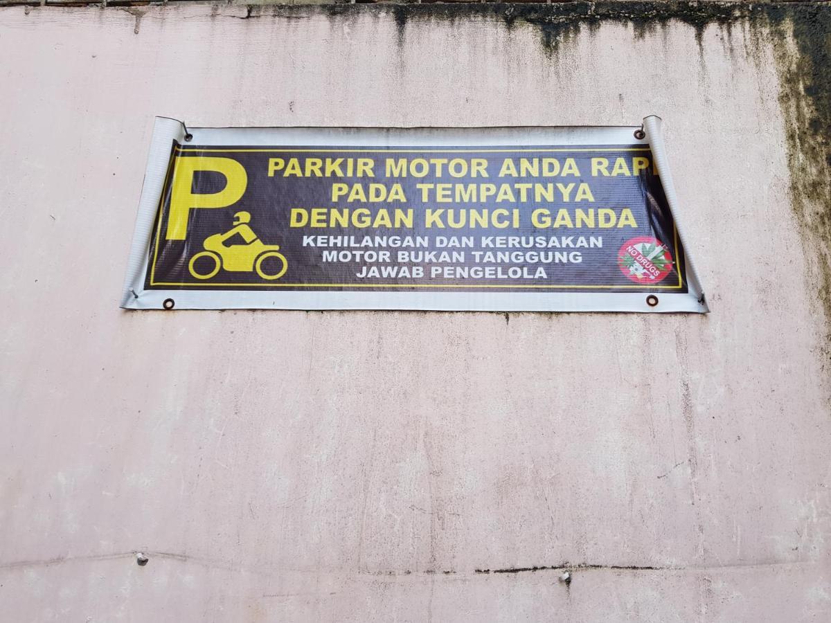 Oyo 93162 Cempaka Syariah Hotel Medan Exterior photo